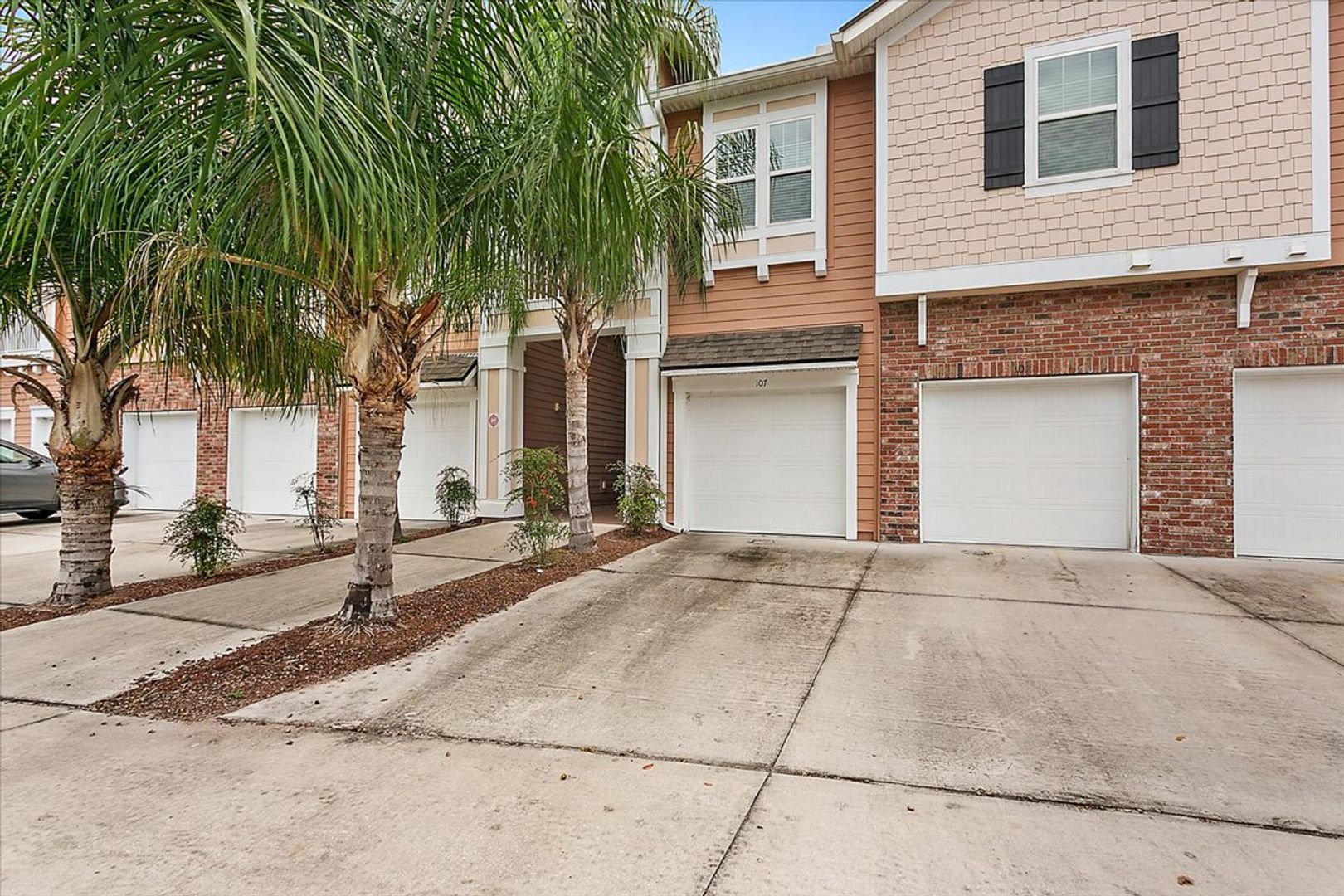 Great Condo in Highly Desired Aberdeen!